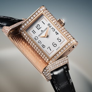 聚焦Reverso One Duetto Jewellery双面翻转系列珠宝腕表Q336247J的白色表盘款